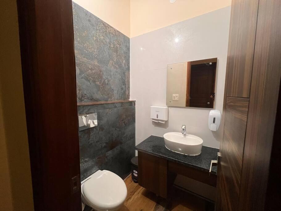 5Bhk Home Away From Home At Ranjit Avenue 암리차르 외부 사진