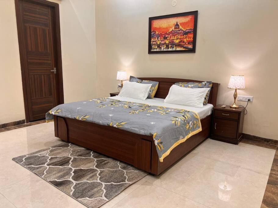 5Bhk Home Away From Home At Ranjit Avenue 암리차르 외부 사진