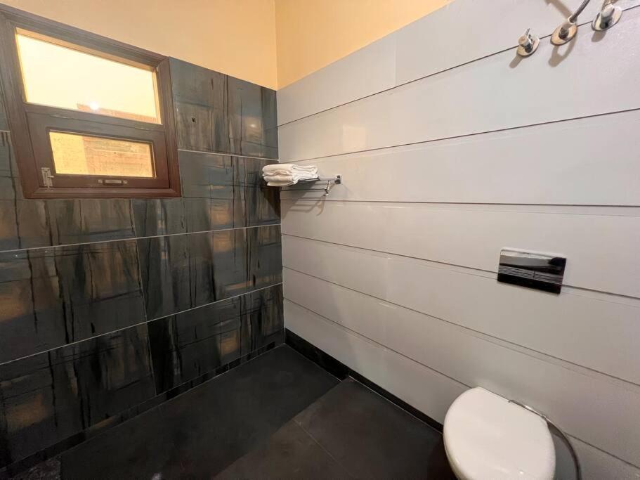 5Bhk Home Away From Home At Ranjit Avenue 암리차르 외부 사진