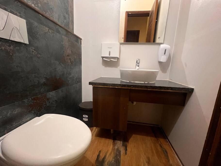 5Bhk Home Away From Home At Ranjit Avenue 암리차르 외부 사진