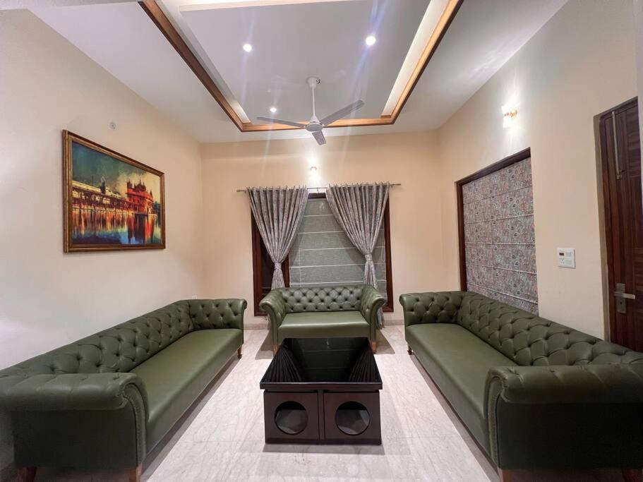5Bhk Home Away From Home At Ranjit Avenue 암리차르 외부 사진