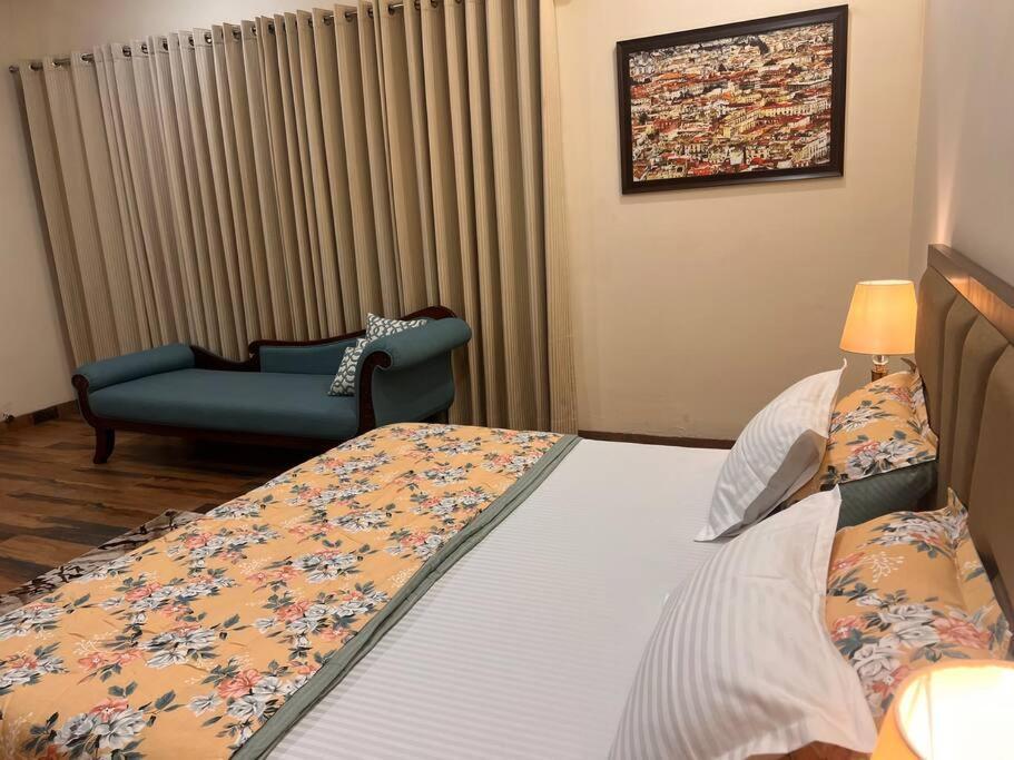 5Bhk Home Away From Home At Ranjit Avenue 암리차르 외부 사진