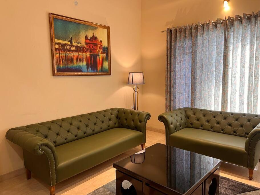 5Bhk Home Away From Home At Ranjit Avenue 암리차르 외부 사진