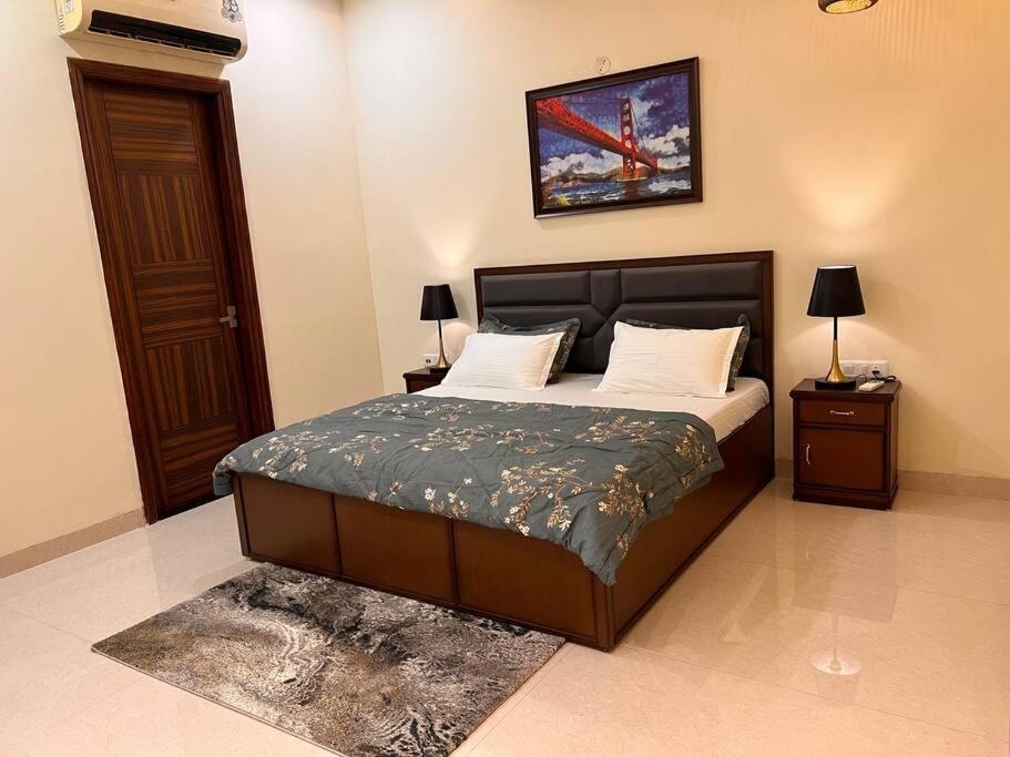 5Bhk Home Away From Home At Ranjit Avenue 암리차르 외부 사진