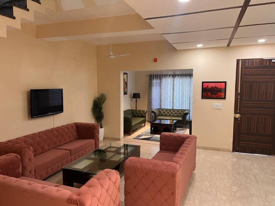 5Bhk Home Away From Home At Ranjit Avenue 암리차르 외부 사진