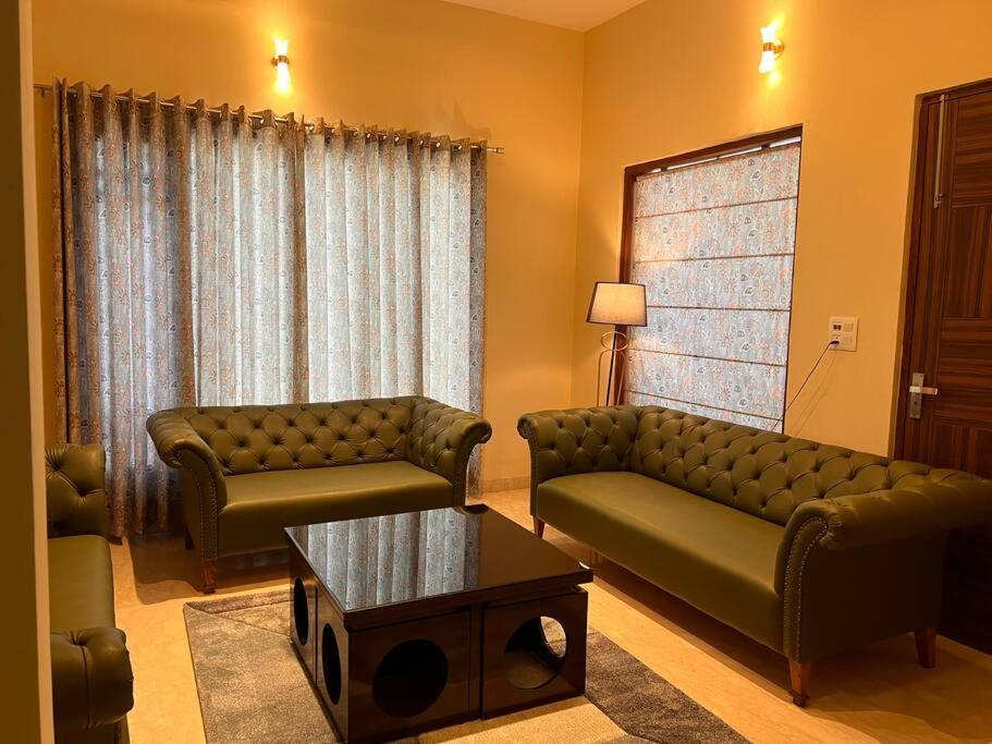 5Bhk Home Away From Home At Ranjit Avenue 암리차르 외부 사진