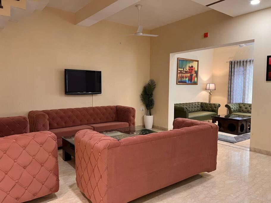 5Bhk Home Away From Home At Ranjit Avenue 암리차르 외부 사진