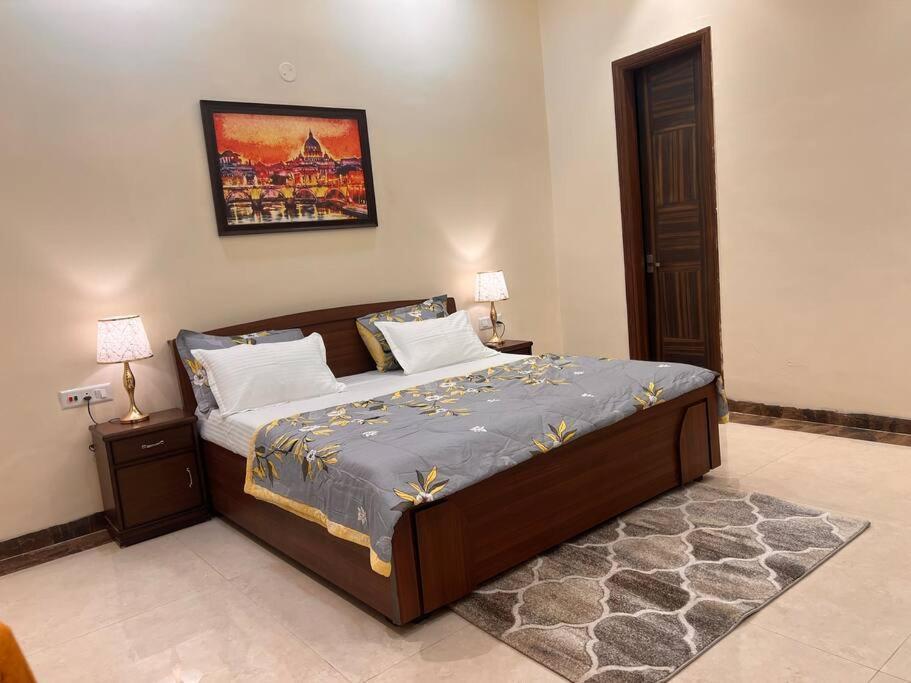 5Bhk Home Away From Home At Ranjit Avenue 암리차르 외부 사진