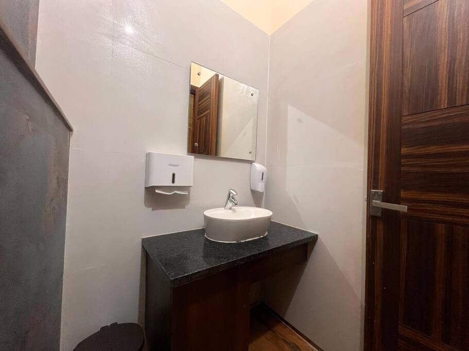 5Bhk Home Away From Home At Ranjit Avenue 암리차르 외부 사진
