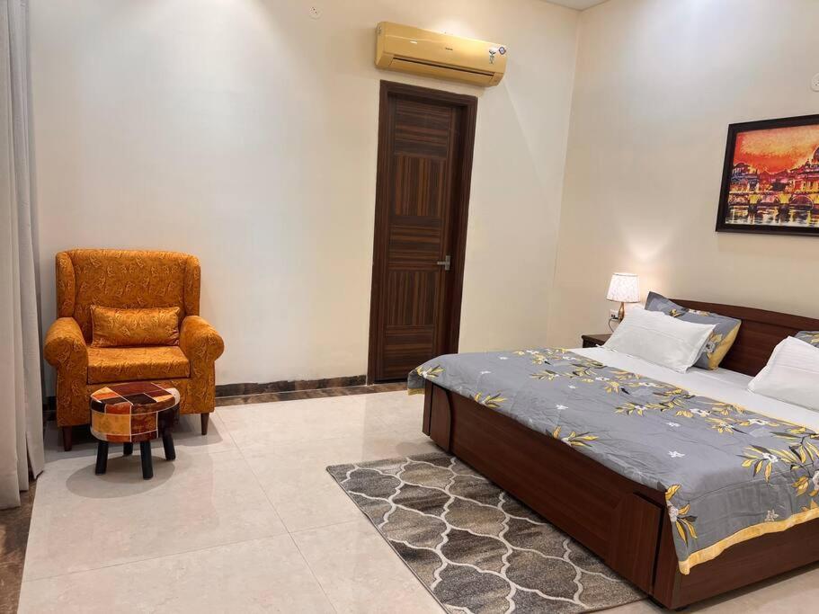 5Bhk Home Away From Home At Ranjit Avenue 암리차르 외부 사진